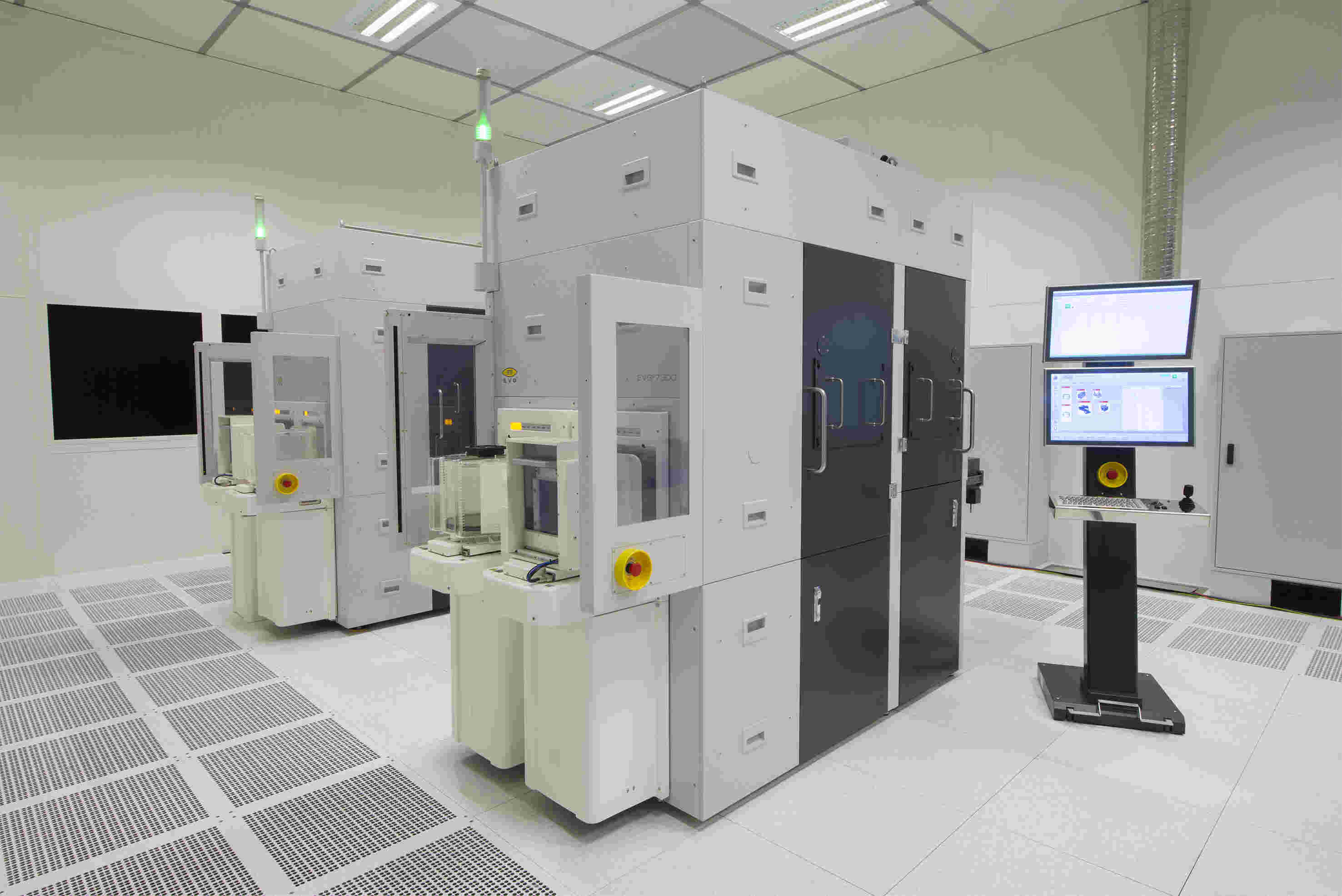 EVG®7300自动化SmartNIL®纳米压印与晶圆级光学系统在单个平台中结合了多种紫外线工艺技术，是一套先进的    多功能解决方案。