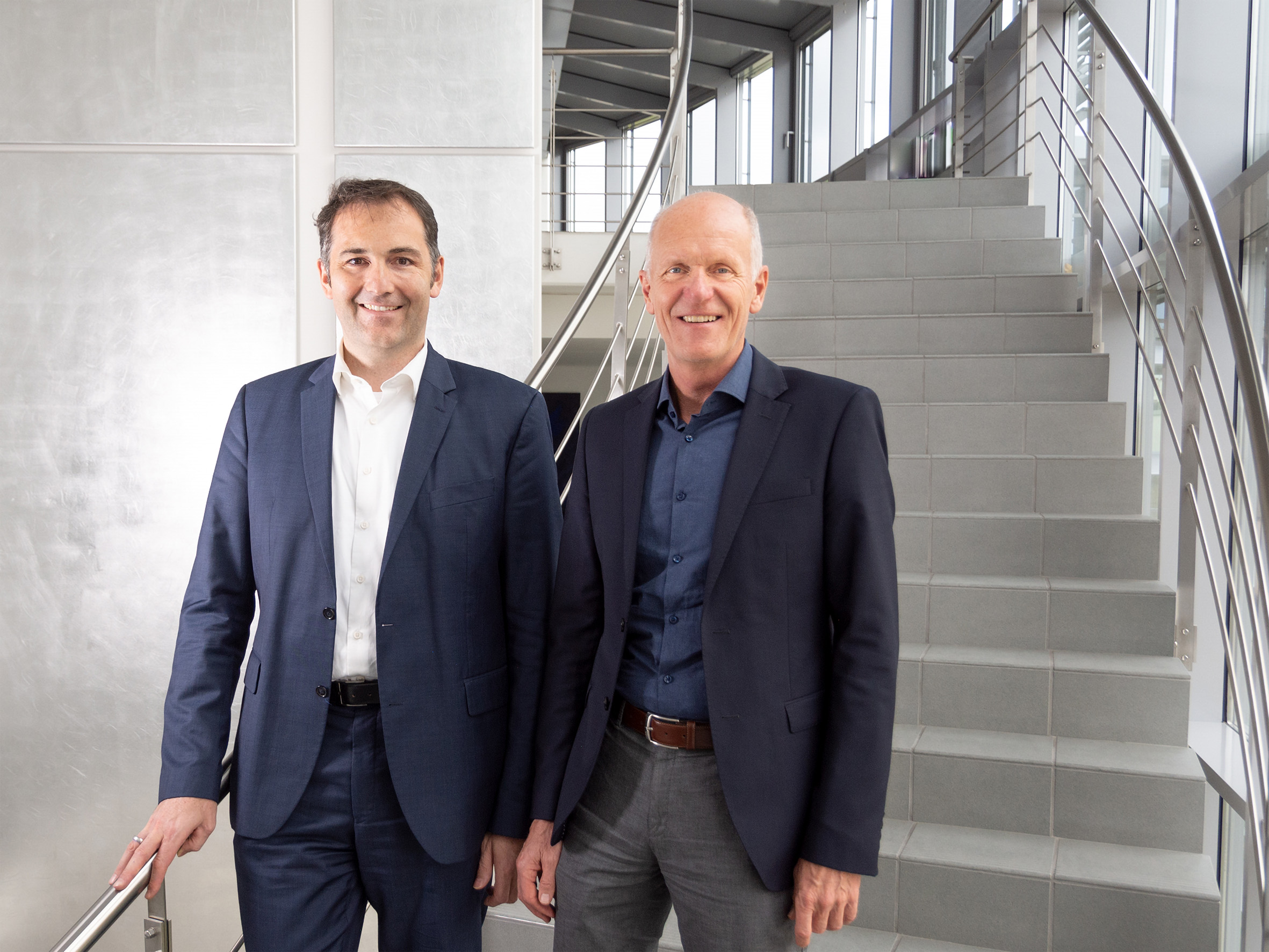 From right to left: Robert Saller (DELO), Markus Wimplinger (EV Group) Image: DELO
