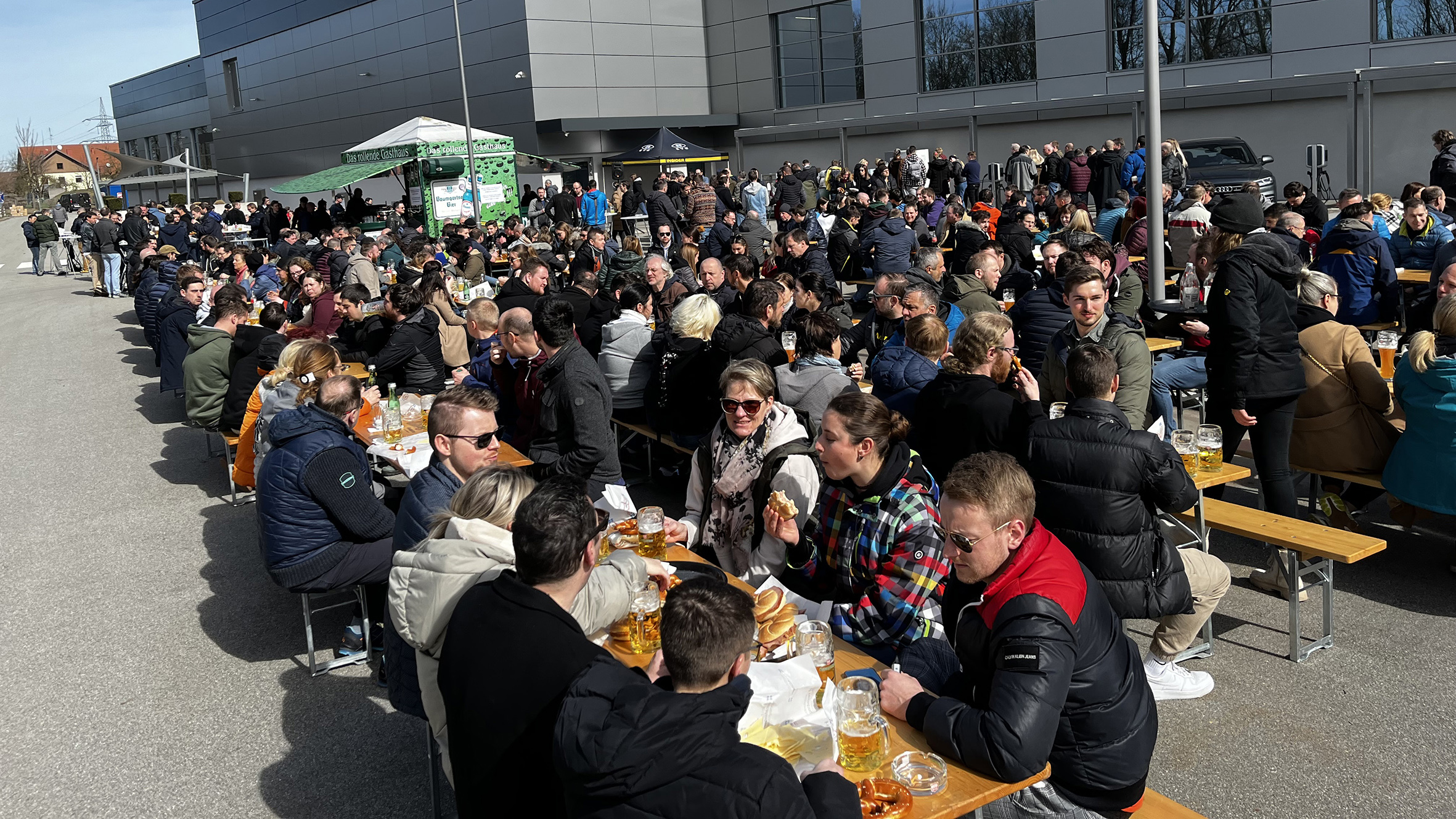 1.000 EVG Insider am Standort St. Florian am Inn: Bei einer zünftigen Jausn wurde die Gemeinschaft zelebriert. 