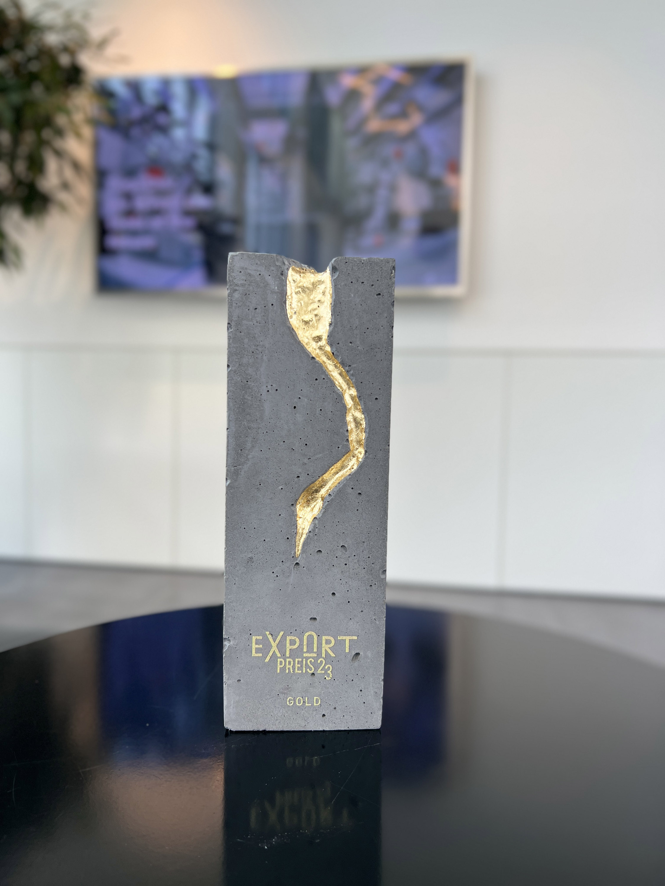 Exportpreis in Gold für EVG: Der Hightech-Maschinenbauer wurde als besonders exportstarkes Unternehmen in der Kategorie „Gewerbe und Handwerk“ ausgezeichnet. 