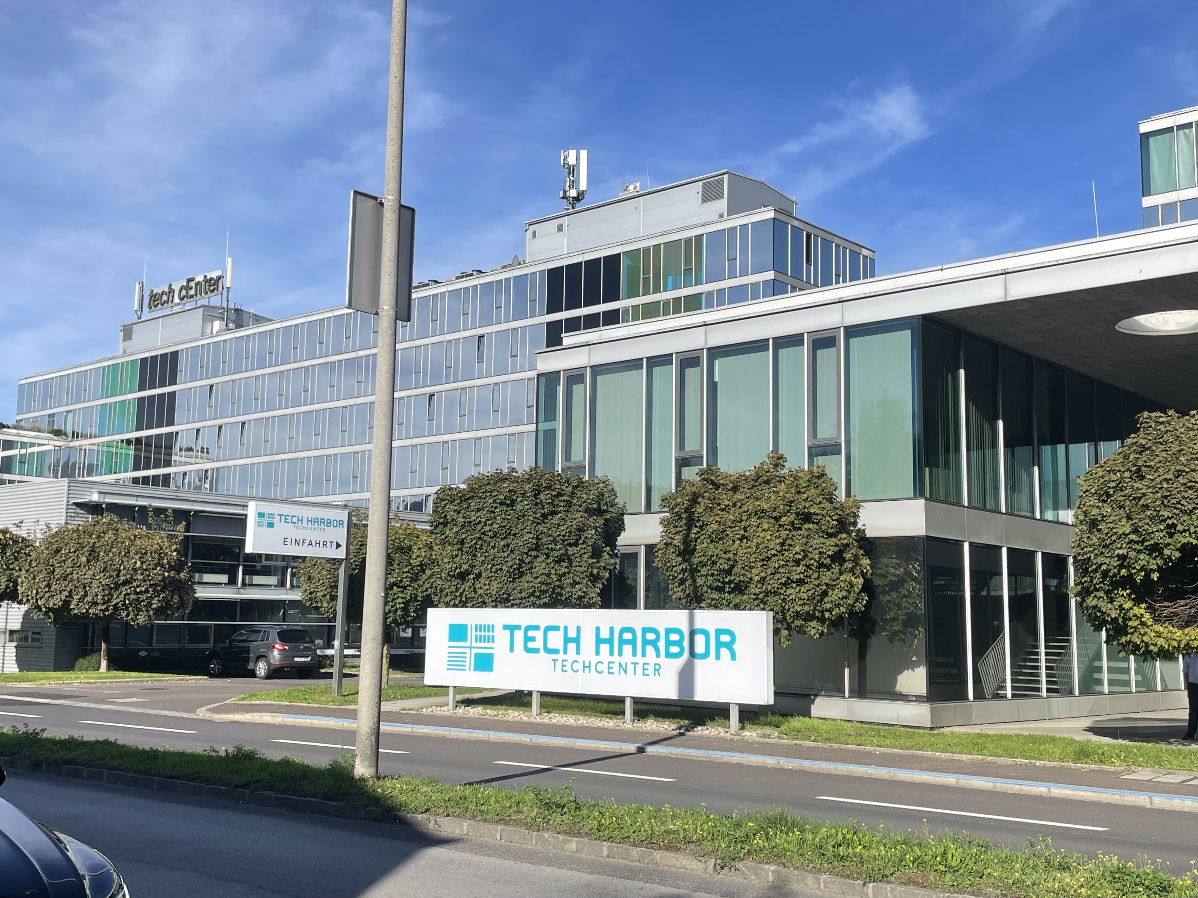 Das neue EVG-Büro in Linz befindet sich im Tech Harbor, einem Bürokomplex am Linzer Hafen, in dem zahlreiche IT-Firmen und Start-ups ansässig sind. 