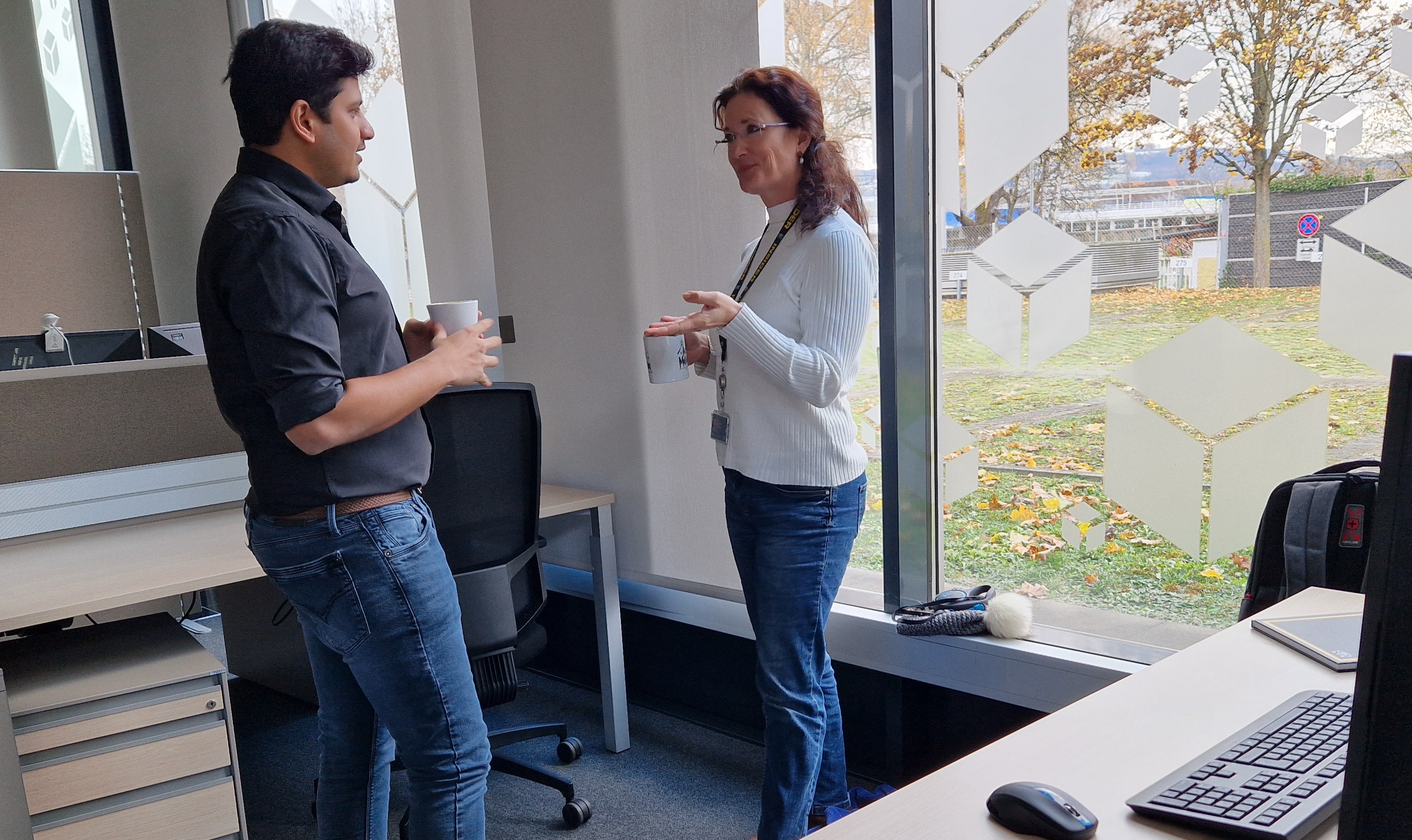 Insider Hari und Sara sind bereits im Satelliten-Büro in Linz tätig. Sie schätzen vor allem die zentrale Lage und die große IT-Community am Standort. 