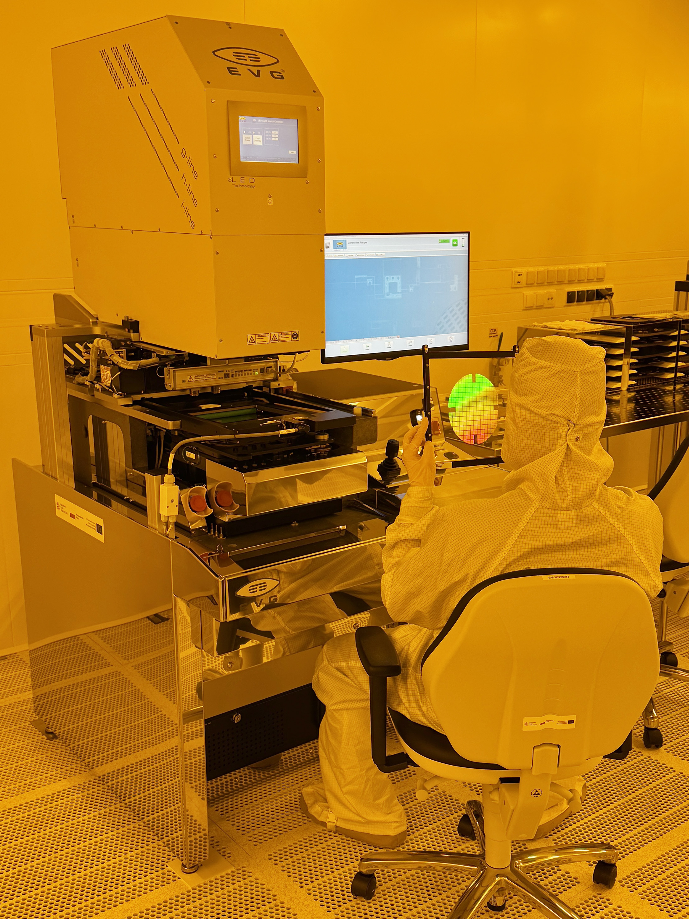 The EVG®6200 NT mask alignment system with UV nanoimprint capability featuring EVG’s proprietary SmartNIL® technology in the cleanroom. Source: EV Group.