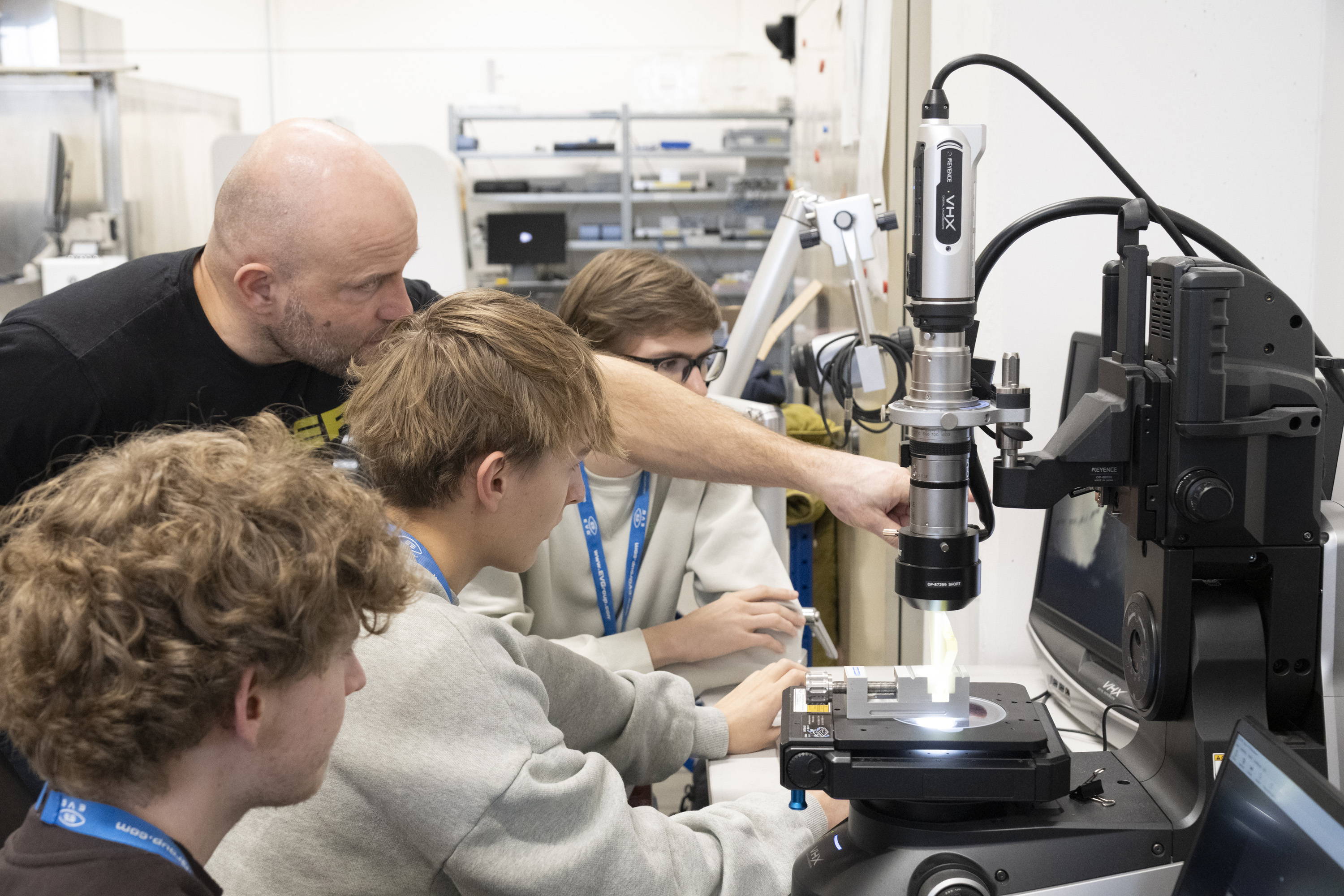 Lernen mit Praxisbezug: Die neue Prüfvorrichtung ermöglicht realitätsnahe Materialtests im Schulalltag. Lernen mit Praxisbezug: Die neue Prüfvorrichtung ermöglicht realitätsnahe Materialtests im Schulalltag.