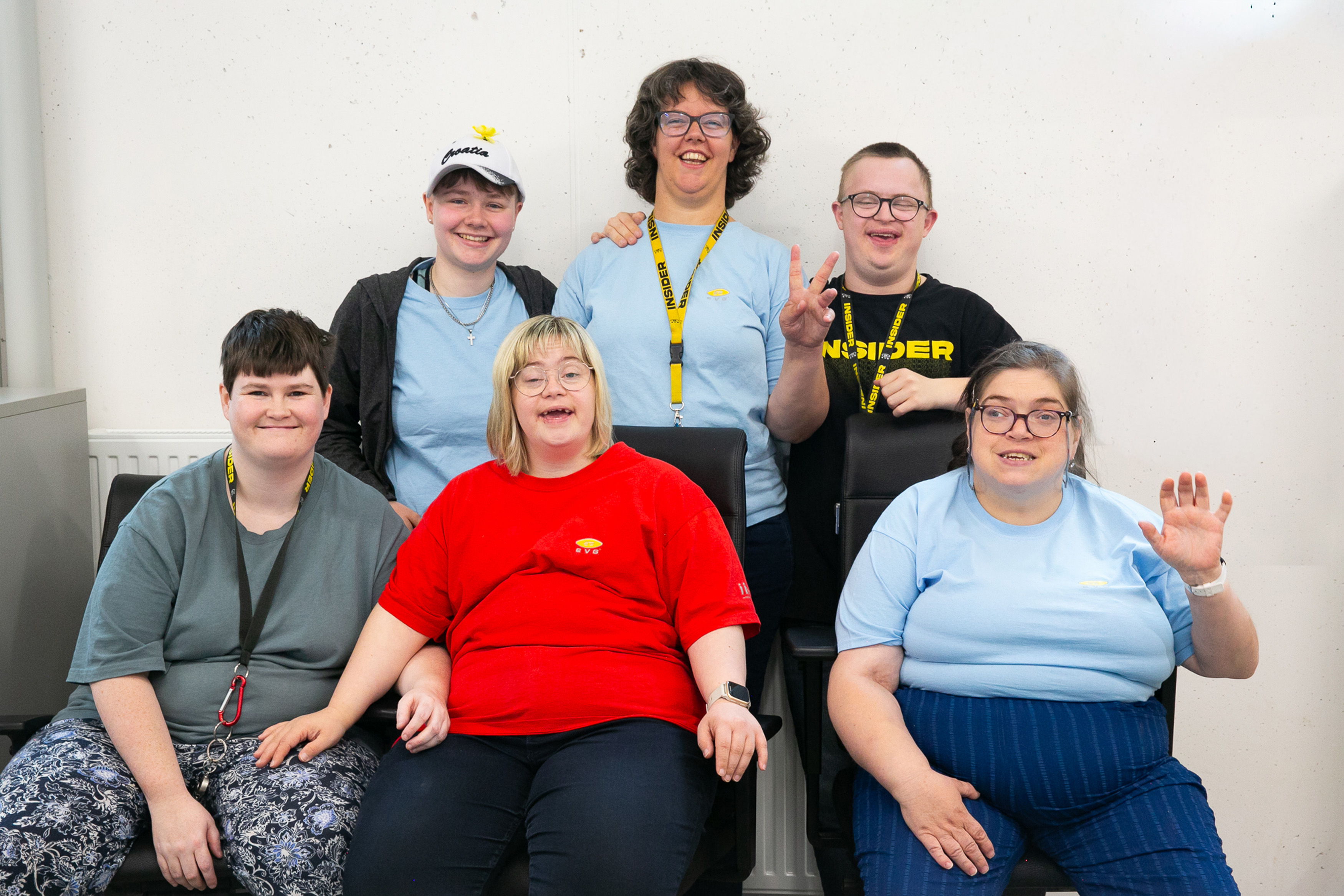 © Caritas: Teilhabe und Miteinander: Aktuell sind sieben Menschen Teil der integrativen Beschäftigung bei EVG. Unterstützt werden sie von einem engagierten Betreuungsteam der Caritas OÖ sowie den EVG Insidern Doris und Philipp. © Caritas: Teilhabe und Miteinander: Aktuell sind sieben Menschen Teil der integrativen Beschäftigung bei EVG. Unterstützt werden sie von einem engagierten Betreuungsteam der Caritas OÖ sowie den EVG Insidern Doris und Philipp.