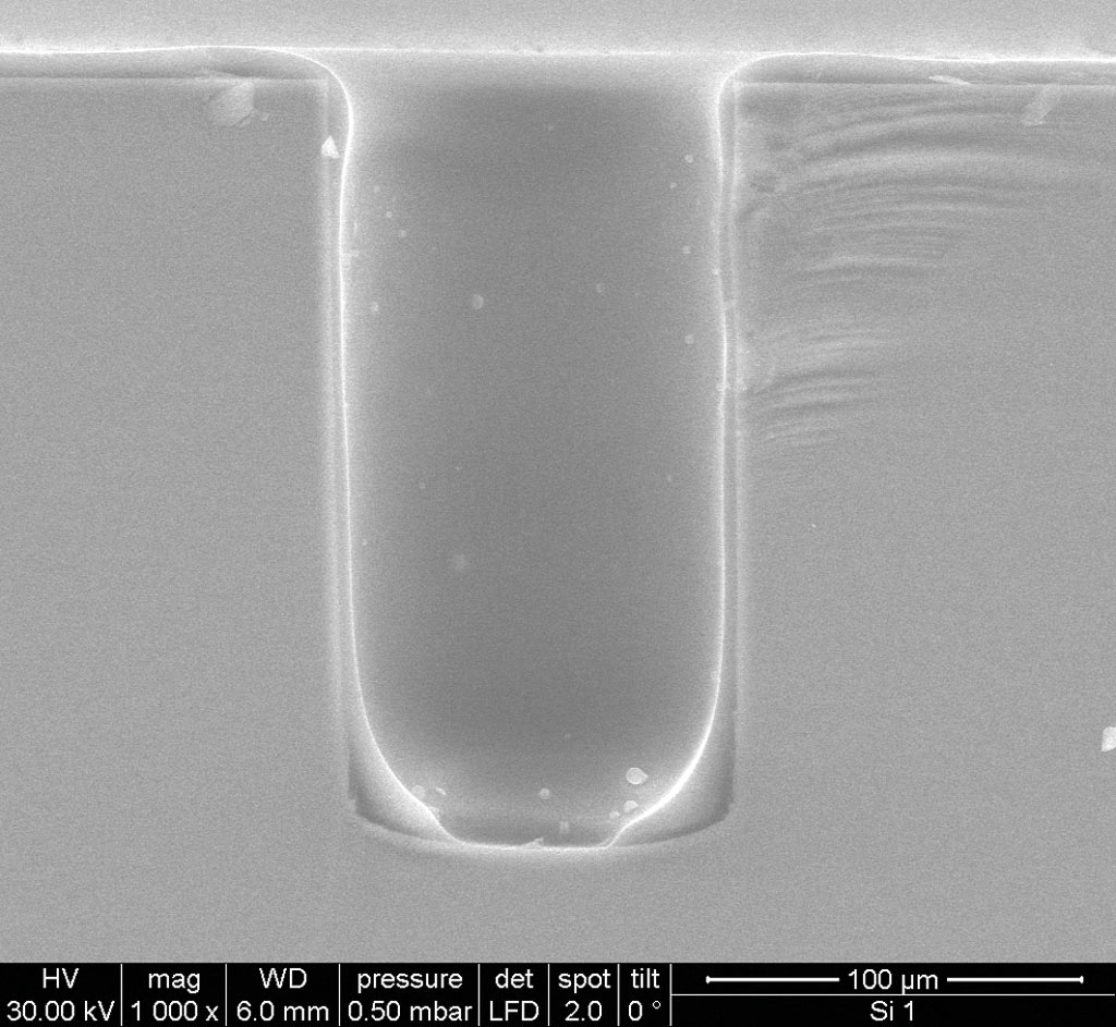 Bottom opening of a coated TSV combining NanoSpray™ technology and exposure on EVG®6200 NT. 